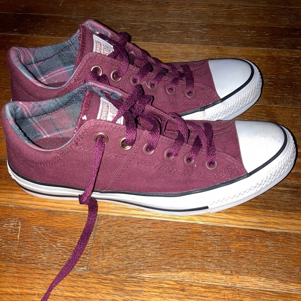 Maroon Women’s Converse Size 9